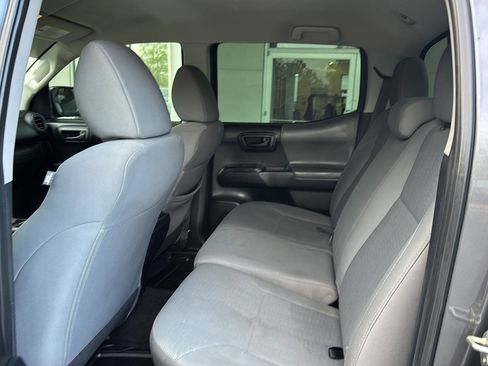 Used 2017 Toyota Tacoma SR5 image 9