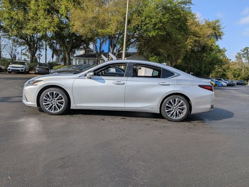 Used 2021 Lexus ES 300h w/ Premium Package FWD image 2