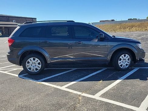 Used 2020 Dodge Journey SE image 8