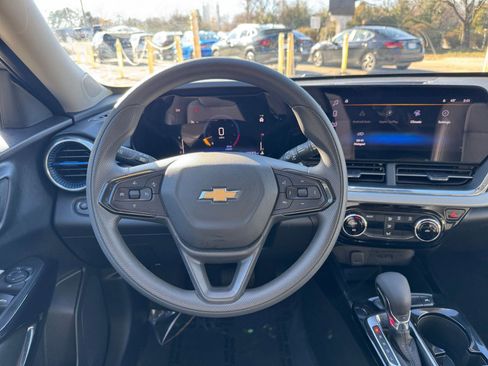 Used 2025 Chevrolet Trax LT image 29
