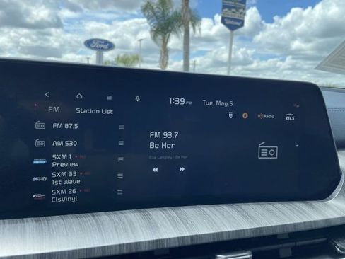 Used 2025 Kia Telluride SX w/ SX Captain's Chair Package FWD image 13
