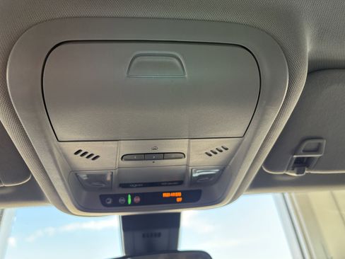 Used 2019 Chevrolet Equinox LT w/ Driver Convenience Package image 19