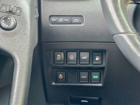 Used 2018 Nissan Rogue SL w/ Premium Package image 40