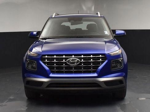 Used 2023 Hyundai Venue SEL FWD image 3