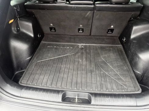Used 2021 Jeep Cherokee Latitude Plus AWD/4WD image 42
