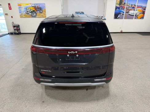 Used 2023 Kia Carnival EX FWD image 12
