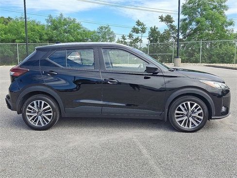 Used 2023 Nissan Kicks SV image 13
