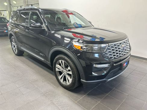 Used 2020 Ford Explorer Platinum w/ Premium Technology Package AWD/4WD image 2