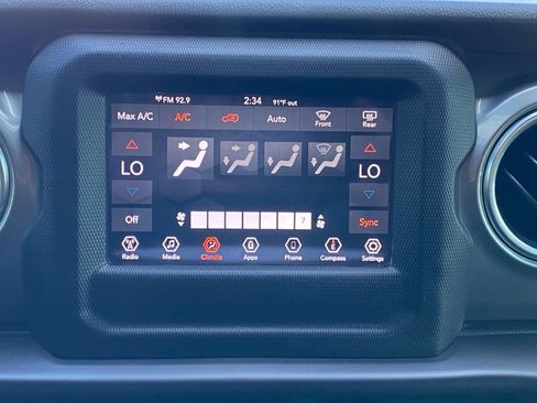 Used 2020 Jeep Wrangler Unlimited Sahara image 22