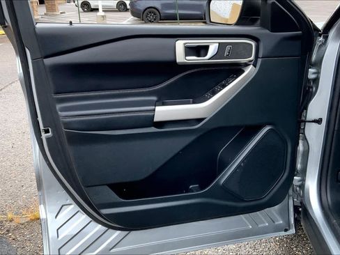 Used 2023 Ford Explorer XLT image 21