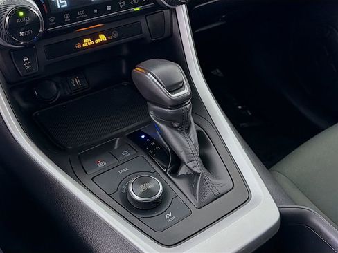 Used 2023 Toyota RAV4 SE image 20