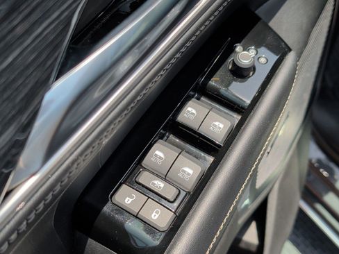 Used 2022 Jeep Wagoneer Series II AWD/4WD image 9