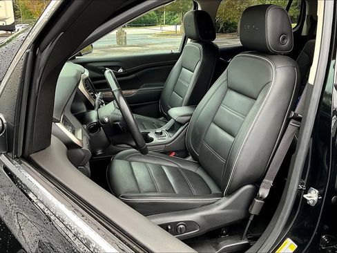 Used 2021 GMC Acadia Denali w/ Denali Technology Package image 25