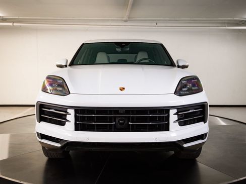 Used 2024 Porsche Cayenne S AWD/4WD image 10