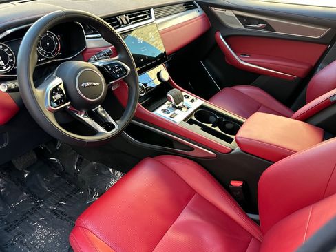 Used 2025 Jaguar F-PACE R-Dynamic S image 9