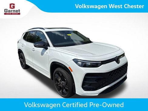Used 2025 Volkswagen Tiguan SE R-Line AWD/4WD image 8