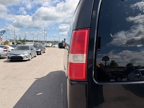 Used 2010 GMC Savana 1500 LS RWD image 26