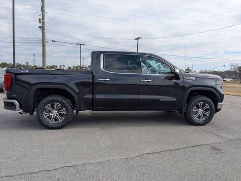 Used 2025 GMC Sierra 1500 SLT image 3