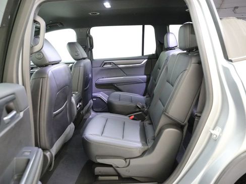 Used 2024 GMC Acadia Elevation w/ Luxury Package AWD/4WD image 10
