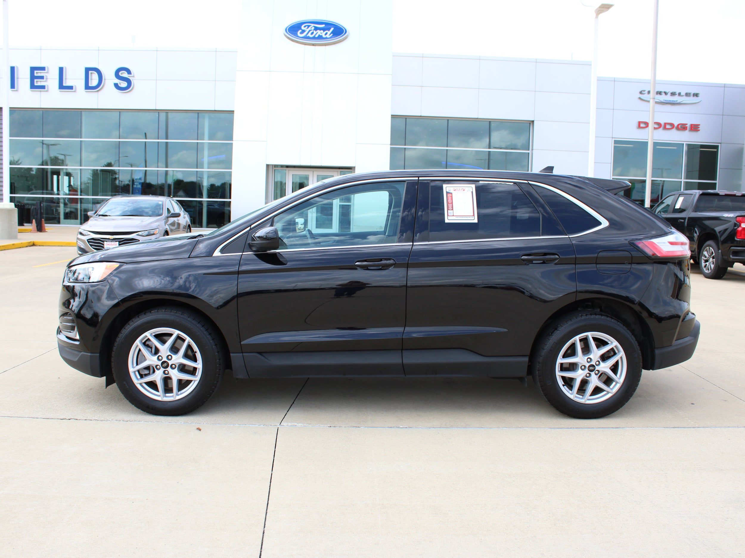 Used 2024 Ford Edge SEL w/ Convenience Package AWD/4WD image 3