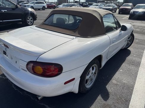 Used 2000 MAZDA MX-5 Miata RWD image 19