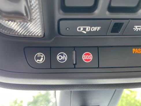 Used 2022 Chevrolet Traverse Premier AWD/4WD image 33