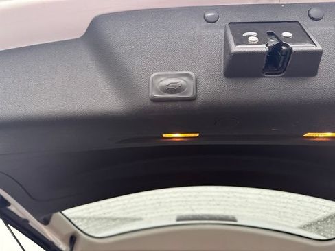 Used 2011 GMC Acadia Denali FWD image 23