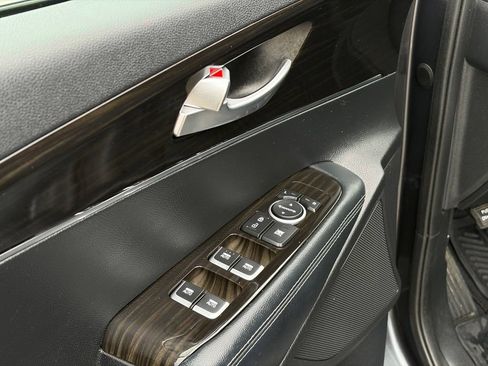Used 2020 Kia Sorento S FWD image 13