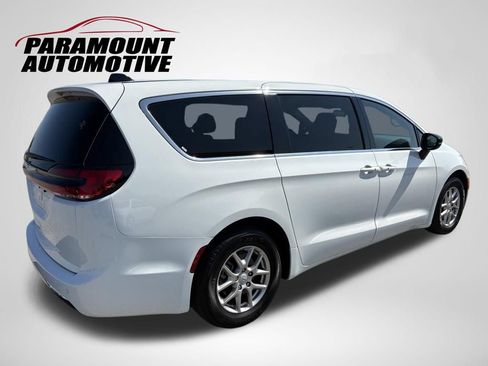 Used 2025 Chrysler Pacifica Select FWD image 4
