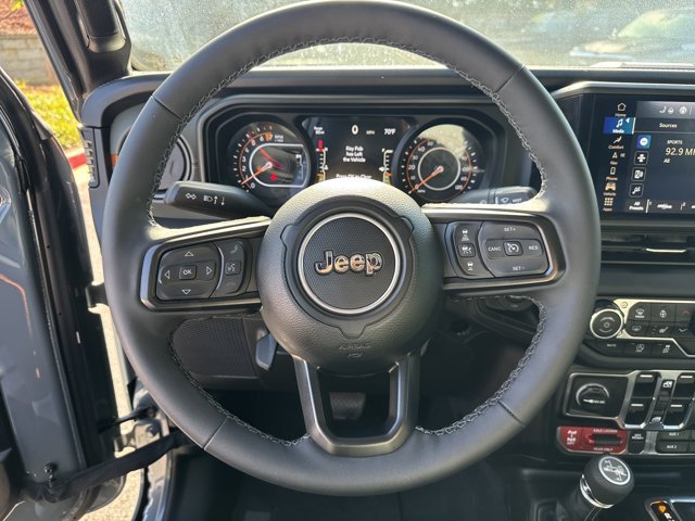 Certified 2025 Jeep Gladiator Mojave AWD/4WD image 27