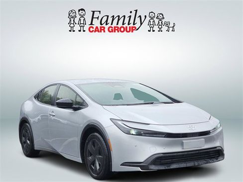 Used 2025 Toyota Prius LE image 2