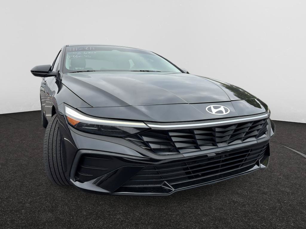 Used 2025 Hyundai Elantra Hybrid FWD image 3