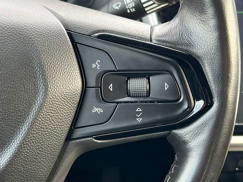 Used 2022 Chevrolet Bolt EUV LT w/ Convenience Package image 20