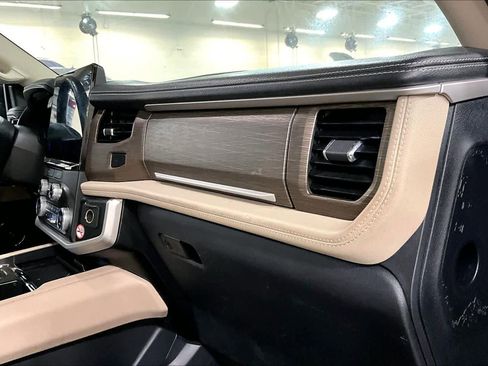 Used 2023 Ford Expedition Limited image 18