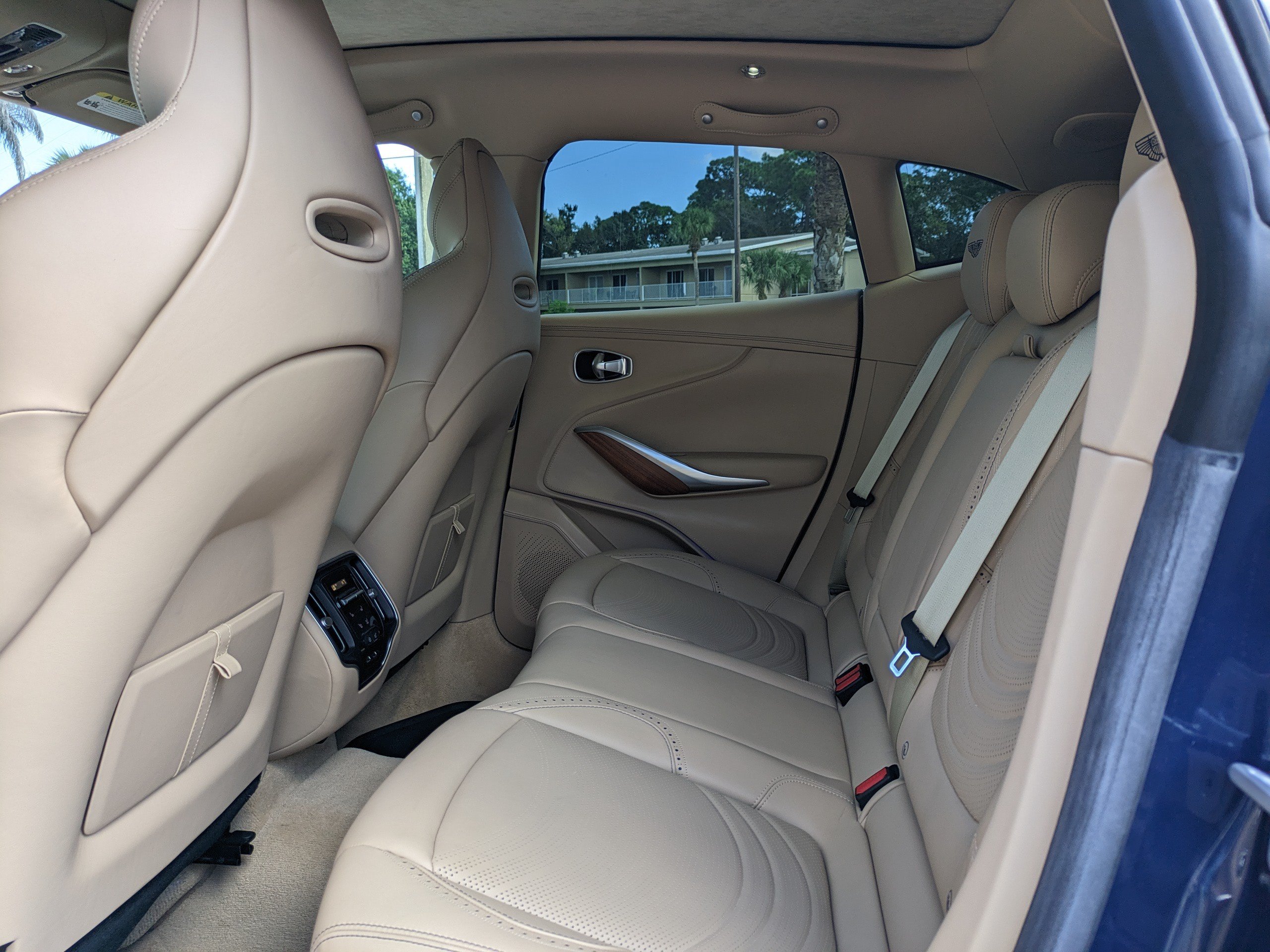 Used 2024 Aston Martin DBX AWD/4WD image 15