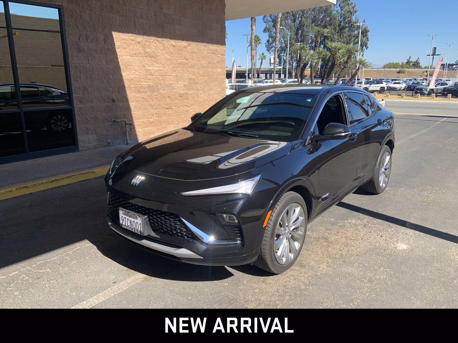 Certified 2025 Buick Envista Avenir FWD image 1