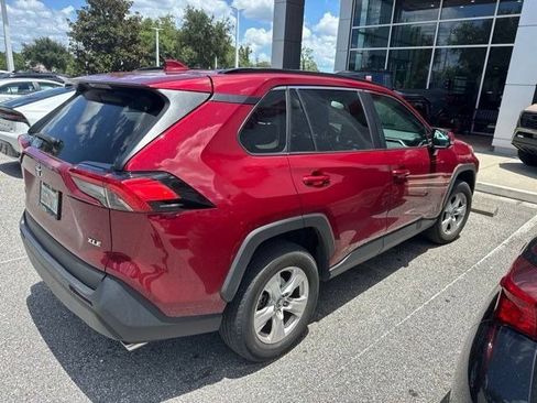 Used 2020 Toyota RAV4 XLE w/ Convenience Package FWD image 5