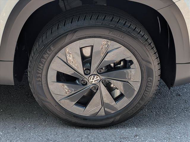 Certified 2025 Volkswagen Taos S FWD image 7