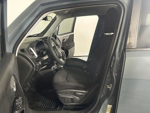 Used 2018 Jeep Renegade Latitude image 23