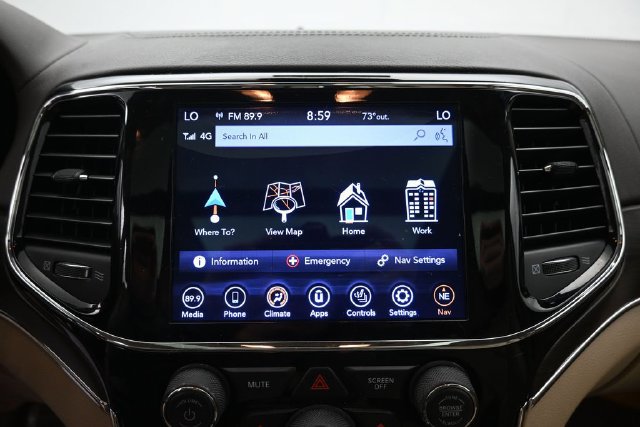 Used 2019 Jeep Grand Cherokee Overland AWD/4WD image 18