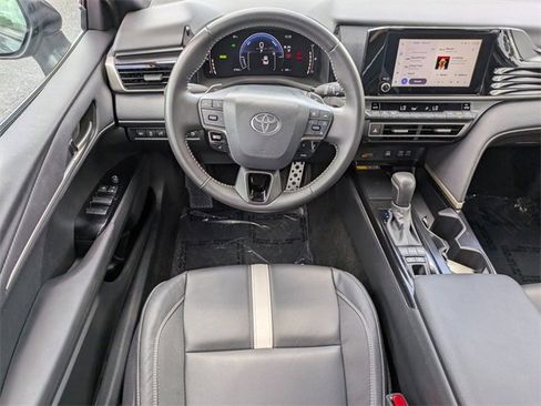 Used 2025 Toyota Camry SE image 17