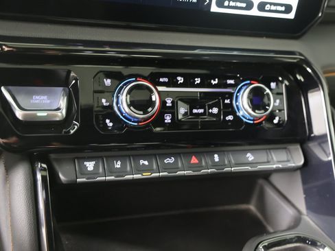 Certified 2025 GMC Sierra 2500 AT4 w/ AT4 Premium Plus Package image 18