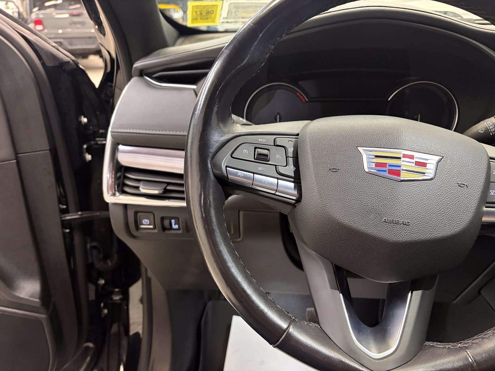 Used 2022 Cadillac XT4 Luxury w/ Cold Weather Package AWD/4WD image 12