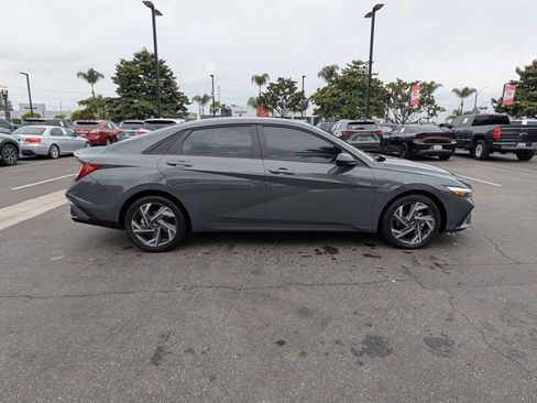Used 2025 Hyundai Elantra Sport image 4