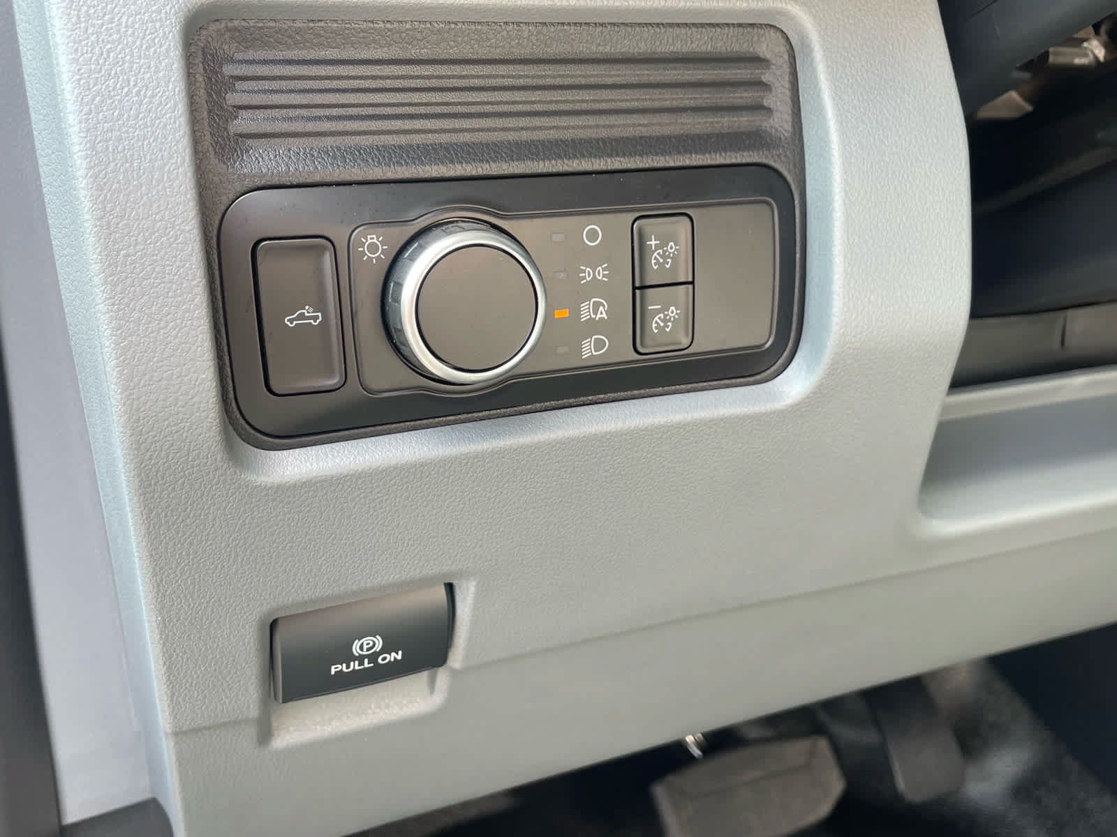 Used 2025 Ford F550 4x4 Regular Cab Super Duty image 35