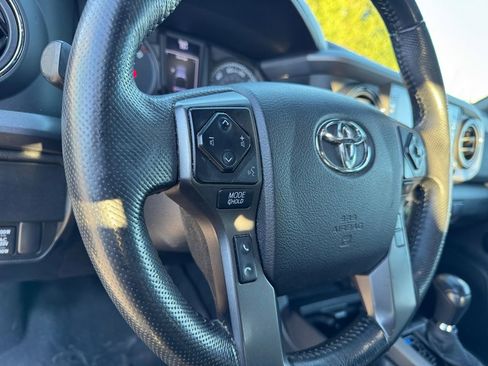 Used 2021 Toyota Tacoma TRD Sport image 19