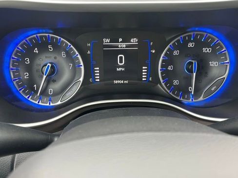 Used 2023 Chrysler Voyager LX image 12