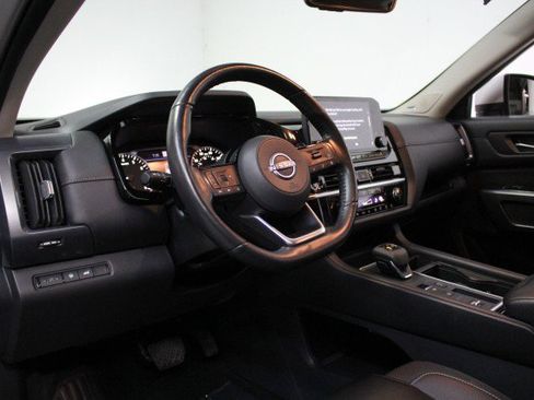 Used 2024 Nissan Pathfinder SL w/ SL Premium Package image 6