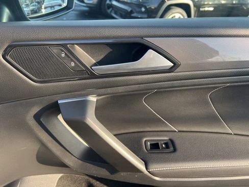 Used 2023 Volkswagen Tiguan SE image 35