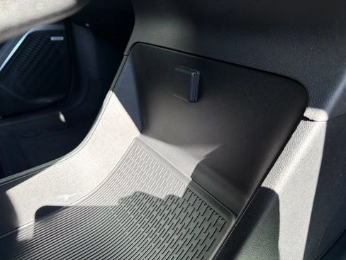 Used 2025 Buick Enclave Preferred w/ LPO, Floor Liner Package FWD image 40